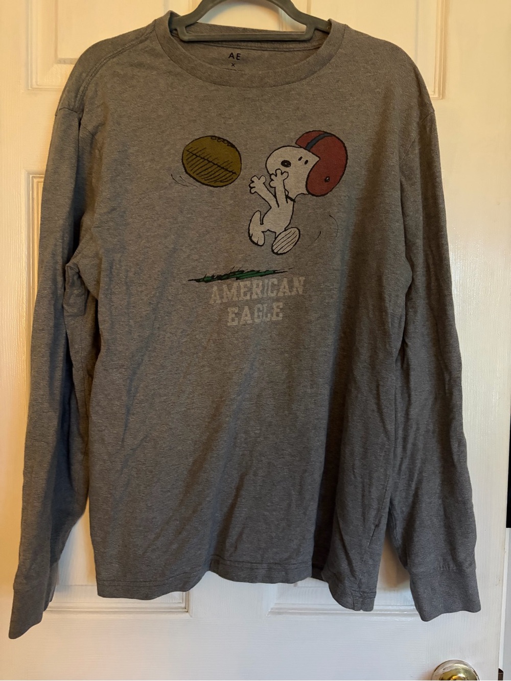 American Eagle Peanuts Gray Graphic Logo Long Sleeve Tee
